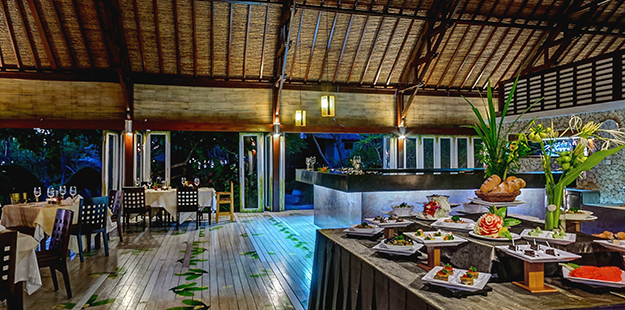 Wakatobi’s just-in-time approach to buffet service is well worth the effort to ensure guests are served the freshest culinary creations without having to wait. Photo by Wakatobi Resort